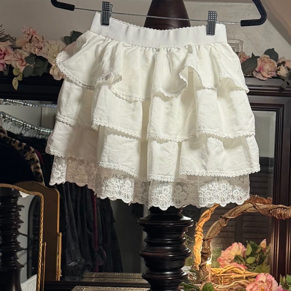 Cute mini ruffle skirt white xs/s